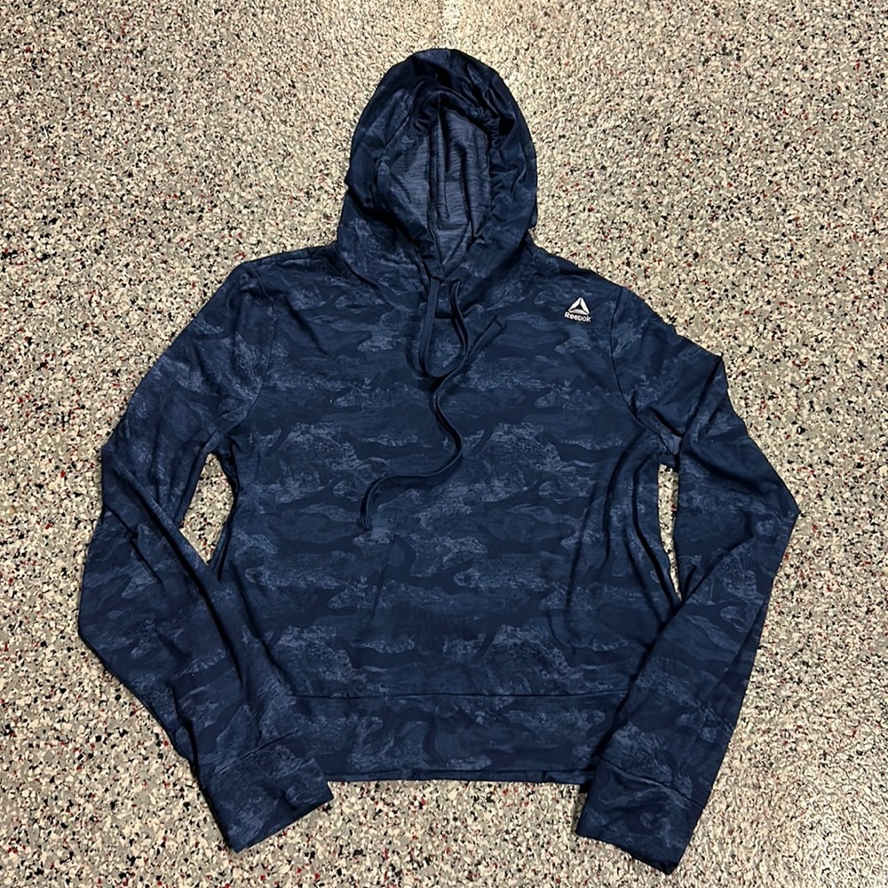Light Reebok top with hood Small